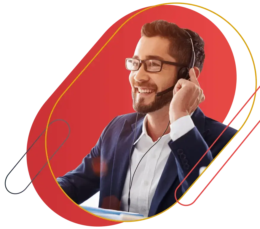 Chico alegre, con diadema, con licencia de comunicaciones unificadas C3ntro.&nbsp;